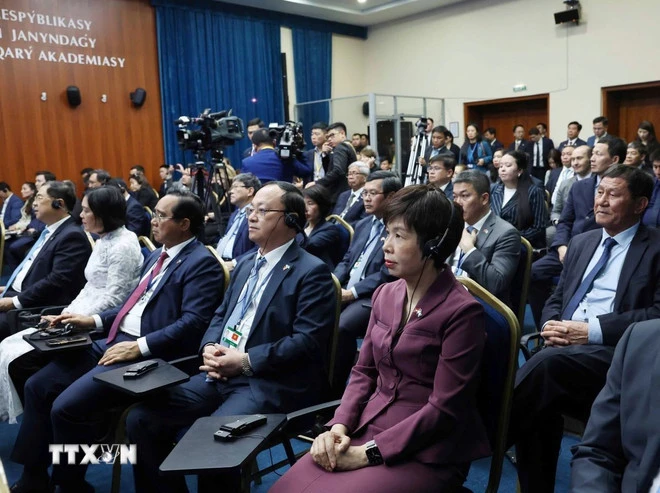 Các đại biểu tham dự sự kiện Tổng Bí thư Tô Lâm phát biểu về chính sách tại Học viện Hành chính Công trực thuộc Tổng thống Kazakhstan. (Ảnh: Thống Nhất/TTXVN)