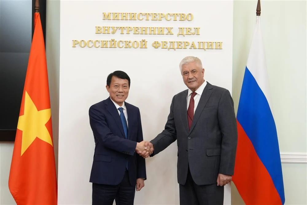 Bộ trưởng Lương Tam Quang và Bộ trưởng Bộ Nội vụ Liên bang Nga Kolokoltsev Vladimir Alexandrovich.