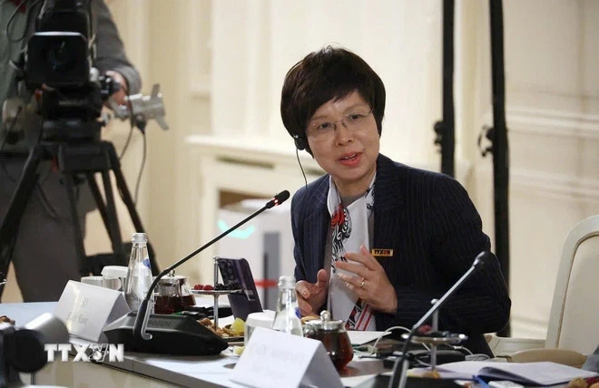 Tổng Giám đốc TTXVN Vũ Việt Trang đặt câu hỏi phỏng vấn Tổng thống Liên bang Nga Vladimir Putin. (Ảnh: Quang Vinh/TTXVN)