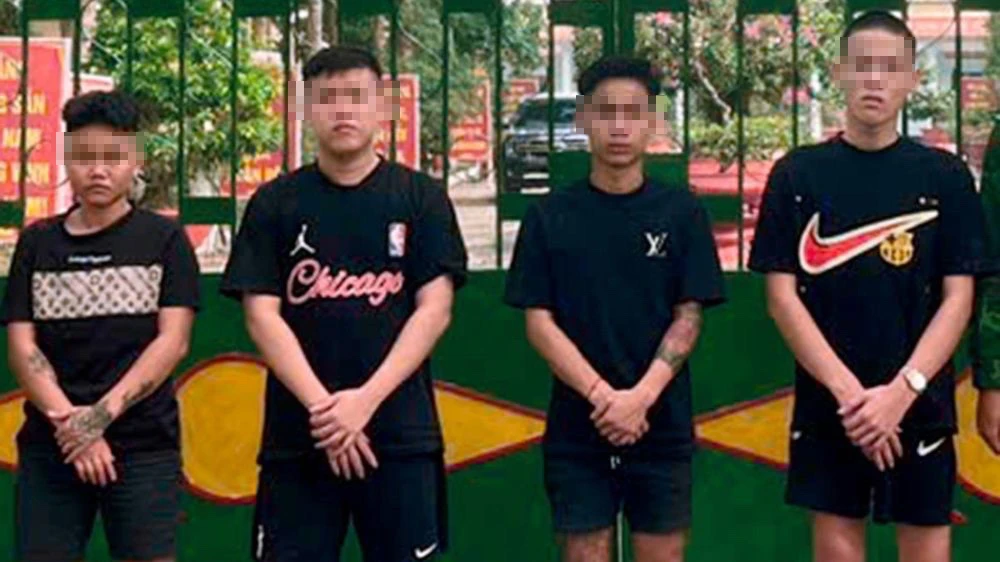 Trốn khỏi cơ sở lừa đảo trực tuyến, bốn người bị bắt tại biên giới Tây Ninh. Ảnh: BĐBP