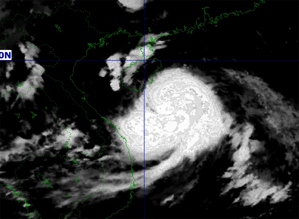 Ảnh mây vệ tinh về cơn bão số 5. Ảnh nchmf.gov.vn