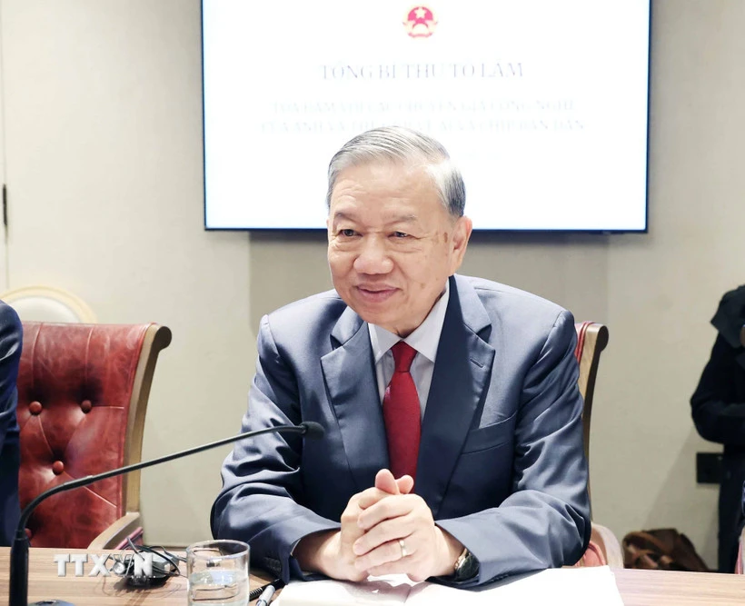 Tổng Bí thư Tô Lâm dự tọa đàm với các chuyên gia công nghệ của Anh và thế giới về AI và Chip bán dẫn. (Ảnh: Thống Nhất/TTXVN)