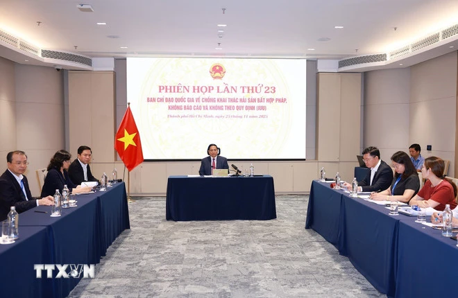 Thủ tướng Phạm Minh Chính chủ trì phiên họp thứ 23 của Ban Chỉ đạo quốc gia về phòng, chống khai thác hải sản bất hợp pháp, không báo cáo, không theo quy định (IUU) từ điểm cầu Thành phố Hồ Chí Minh. (Ảnh: Dương Giang/TTXVN)