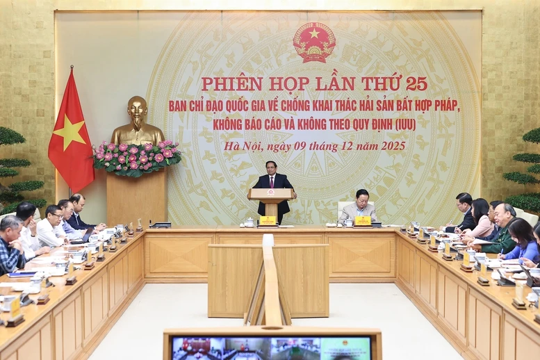 Thủ tướng Phạm Minh Chính chủ trì Phiên họp lần thứ 25 của Ban Chỉ đạo Quốc gia về chống khai thác hải sản bất hợp pháp, không báo cáo và không theo quy định (IUU) - Ảnh: VGP/Nhật Bắc