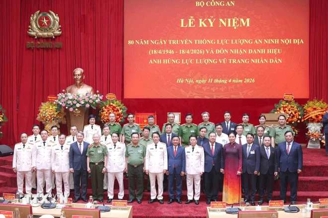 thuong-truc-ban-bi-thu-tran-cam-tu-du-le-ky-niem-80-nam-ngay-truyen-thong-luc-luong-an-ninh-noi-dia-va-don-nhan-danh-hieu-anh-hung-luc-luong-8695276-4.jpg