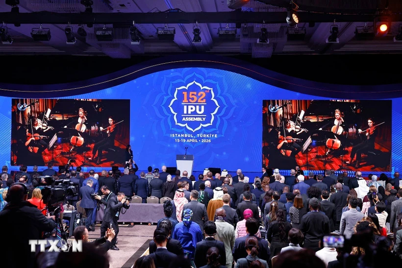 chu-tich-quoc-hoi-tran-thanh-man-du-phien-khai-mac-ipu-152-7.jpg