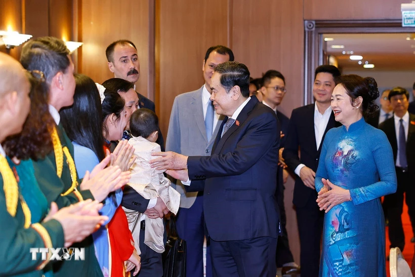 chu-tich-quoc-hoi-gap-go-cong-dong-nguoi-viet-nam-tai-tho-nhi-ky-6.jpg