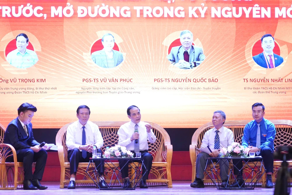 cac-dien-gia-thao-luan-tai-hoi-thao-3.jpg