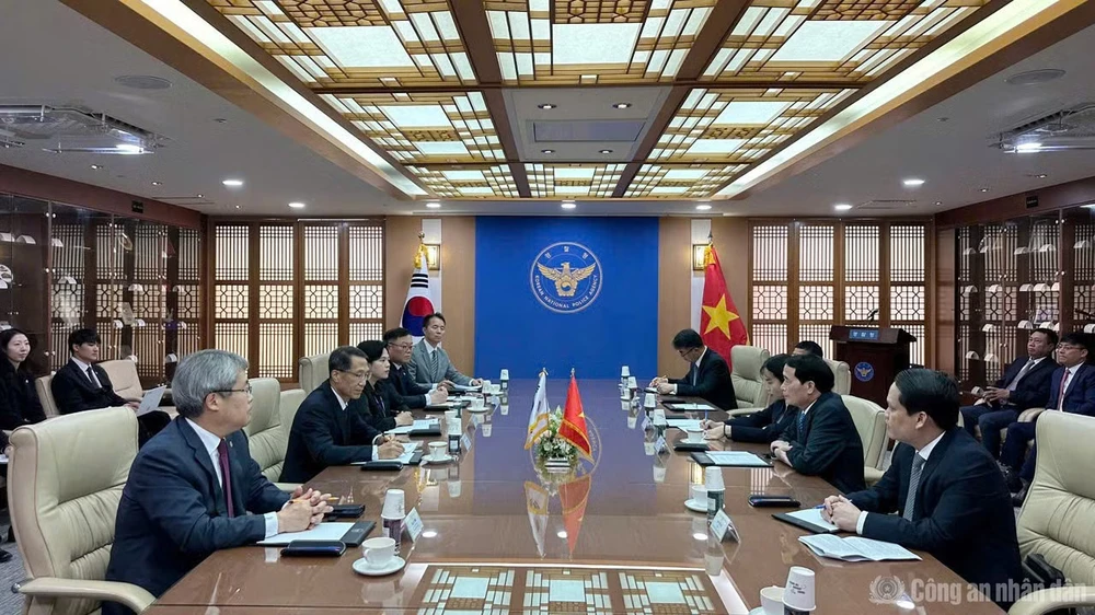 viet - han bo cong an.jpg