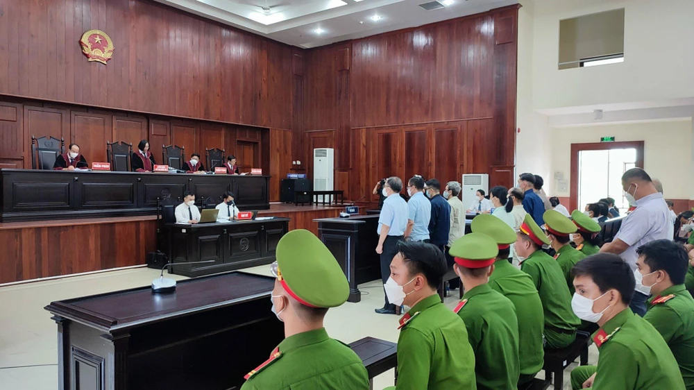 HĐXX quyết định hoãn xử phúc thẩm vụ bị cáo Tất Thành Cang. Ảnh NGUYỄN THÀNH