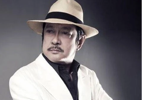 Với vai diễn Nguyễn Thành Luân trong Ván Bài Lật Ngửa, Chánh Tín để lại ấn tượng sâu đậm cho khán giả điện ảnh.