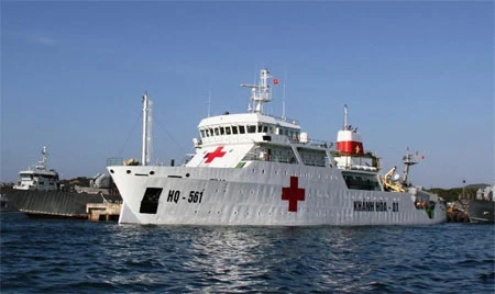 Tàu HQ-561 Kiểm tra kết nối trực tuyến giữa tàu HQ-561 và Bệnh viện 175. Phòng chụp X-quang hiện đại trên tàu HQ-561 Lực lượng của tàu HQ-561 luyện tập tình huống cứu người bị rơi xuống biển Lực lượng của tàu HQ-561 luyện tập chuẩn bị cho tham gia diễn tập KOMODO