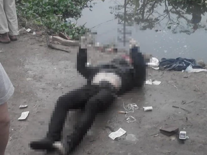 Xác nạn nhân Trung trong tư thế lái xe (ảnh: Danviet)