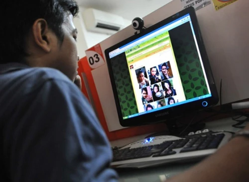 Bắt 58 nghi phạm chuyên dụ nạn nhân khoe thân trên webcam rồi tống tiền ảnh 1