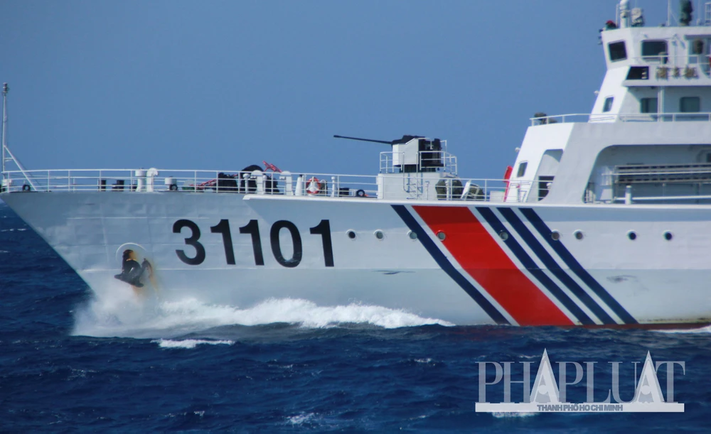 Chùm ảnh mới nhất: Tận mắt chứng kiến tàu Trung Quốc húc tàu Cảnh sát biển Việt Nam ảnh 10