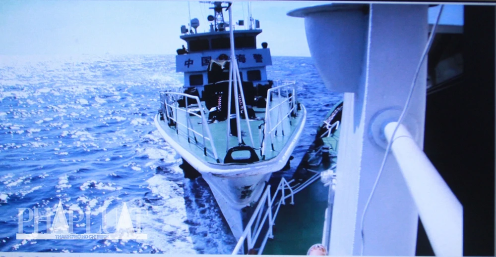 Chùm ảnh mới nhất: Tận mắt chứng kiến tàu Trung Quốc húc tàu Cảnh sát biển Việt Nam ảnh 3