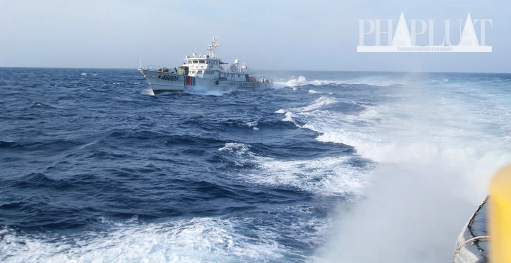 Chùm ảnh mới nhất: Tận mắt chứng kiến tàu Trung Quốc húc tàu Cảnh sát biển Việt Nam ảnh 9