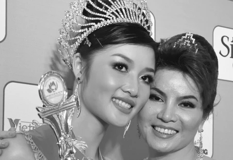 Triệu Thị Hà, TS Kim Hồng, bỏ vương miện, Ngọc Hân, Nguyễn Thị Loan Triệu Thị Hà, TS Kim Hồng, bỏ vương miện, Ngọc Hân, Nguyễn Thị Loan