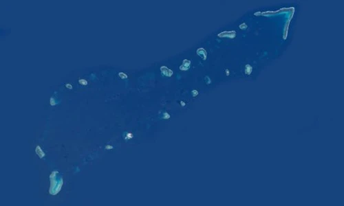 Hình ảnh chụp cụm Sinh Tồn tại quân đảo Trường Sa của Việt Nam từ trên không do NASA chụp lại, trong đó bãi Gạc Ma nằm ở điểm cuối phía nam.