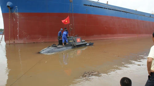 Hình ảnh thử nghiệm chạy tàu ngầm