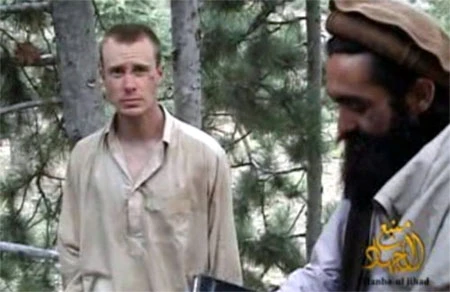 B. Bớc-đan (bên trái)trong thời gian bị Ta-li-ban giam giữ. Ảnh: Getty Images