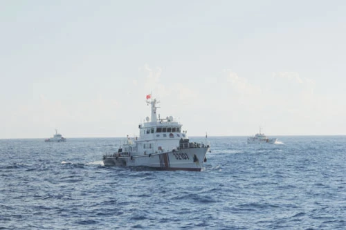 Trung Quốc thường xuyên duy trì nhiều tàu quanh giàn khoan Hải Dương 981. Ảnh:Mạnh Thắng