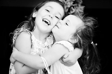 Trong cuộc sống thường ngày, càng có nhiều những cái ôm càng tốt.