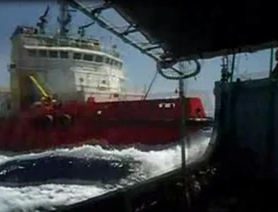 Tàu <a href='https://plo.vn/tu-khoa.html?q=Trung Quốc' title='Trung Quốc'>Trung Quốc</a> đâm thẳng vào tàu KN-951 của Việt Nam