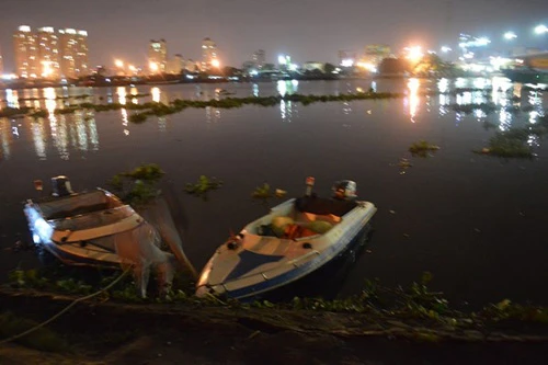 Cứu sống người phụ nữ nhảy cầu Sài Gòn tự tử lúc nửa đêm ảnh 1