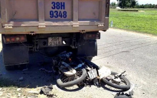 Đi ăn giỗ về, bé gái 7 tuổi cùng 2 cô họ chết thảm dưới bánh xe tải ảnh 1