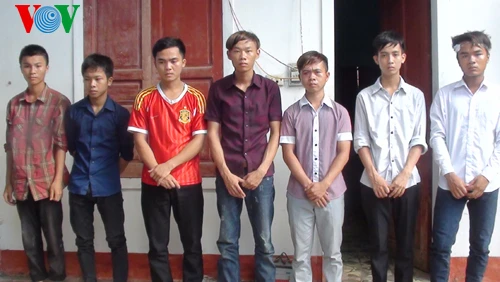 Bảy thanh niên dùng hung khí tấn công hai CSGT ảnh 1