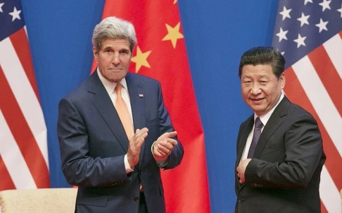 Chủ tịch Trung Quốc Tập Cận Bình và Ngoại trưởng Mỹ John Kerry tại Bắc Kinh.