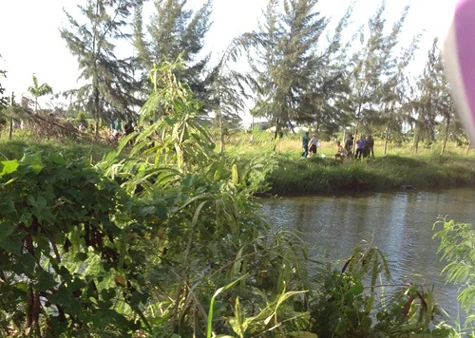 Đôi nam nữ chết dưới kênh nước ảnh 1