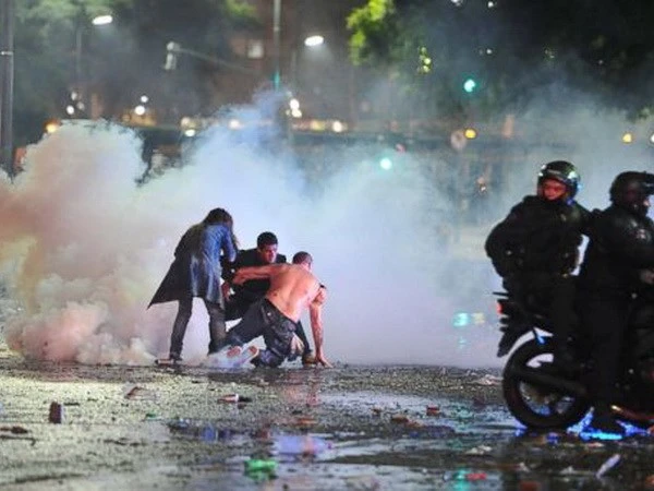 Bạo loạn bùng phát sau trận thua của Argentina ở chung kết ảnh 2 Bạo loạn bùng phát sau trận thua của Argentina ở chung kết ảnh 2