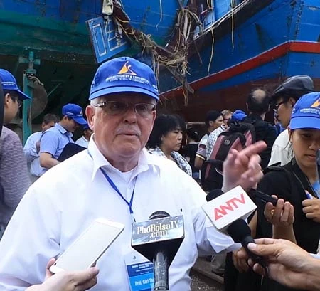 GS Carl Thayer: Bão có thể “giữ thể diện” cho Trung Quốc