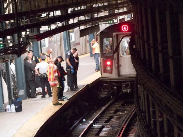 Cô gái chết thảm ở ga tàu điện chỉ vì chiếc Ipad ảnh 1