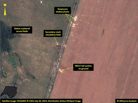 Các mảnh vỡ có thể thấy nằm rải rác trên các cánh đồng cách địa điểm rơi chính tới 3,2km.