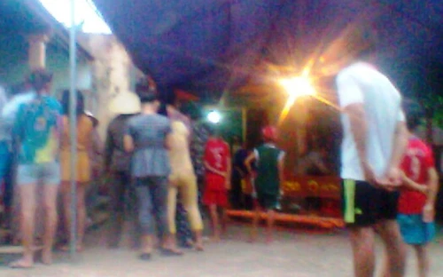 Bắt nghi can chém chết vợ và mẹ đẻ tại nhà ảnh 1