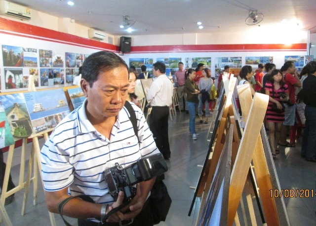 Nguyễn Á ra mắt sách ảnh Hoàng Sa-Trường Sa, biển đảo Việt Nam ảnh 3