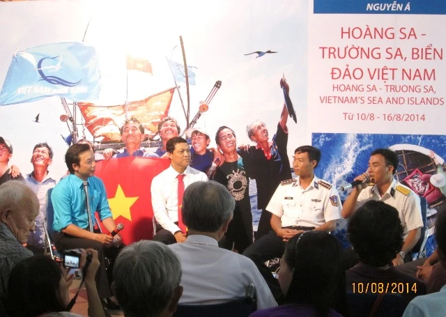 Nguyễn Á ra mắt sách ảnh Hoàng Sa-Trường Sa, biển đảo Việt Nam ảnh 6