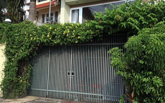 Những căn nhà phủ cây xanh mướt bên bờ hồ Tây ảnh 8