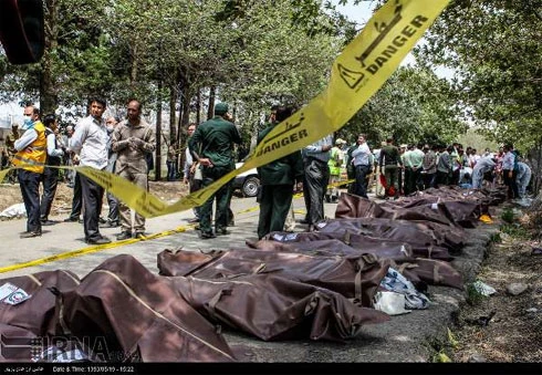 Hình ảnh thảm khốc hiện trường vụ rơi máy bay Iran-140 ảnh 6