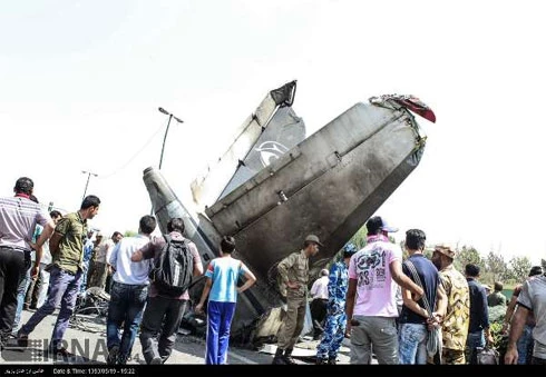 Hình ảnh thảm khốc hiện trường vụ rơi máy bay Iran-140 ảnh 7