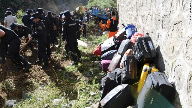 Xe buýt du lịch rơi xuống vực, ít nhất 44 người thiệt mạng ảnh 3