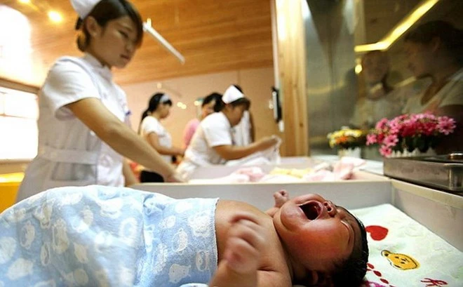 Ngỡ ngàng với bé trai mới sinh nặng bằng trẻ 3 tháng tuổi ảnh 2