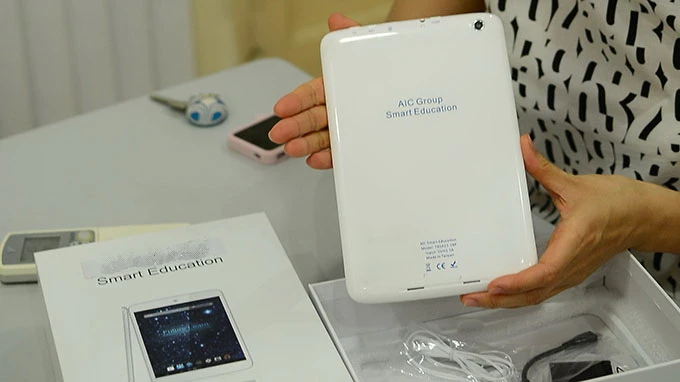 Đằng sau cái máy tính bảng ảnh 1 Đằng sau cái máy tính bảng ảnh 1