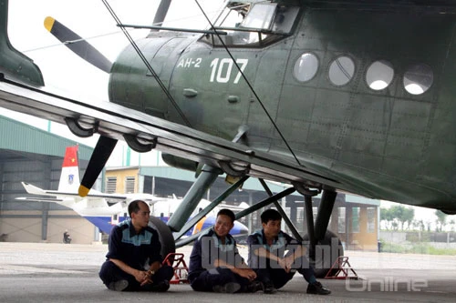 Chùm ảnh: Lính kỹ thuật chuẩn bị... thả 'chim sắt' lên trời ảnh 15