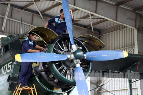 Chùm ảnh: Lính kỹ thuật chuẩn bị... thả 'chim sắt' lên trời ảnh 10