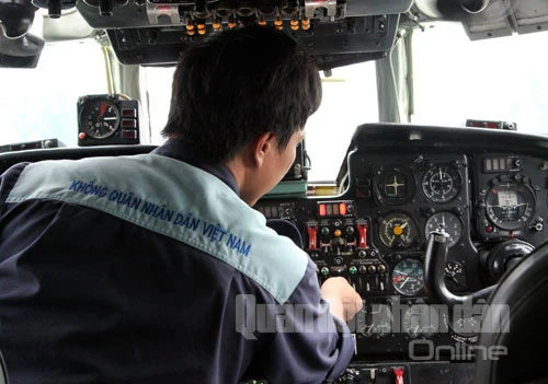 Chùm ảnh: Lính kỹ thuật chuẩn bị... thả 'chim sắt' lên trời ảnh 7