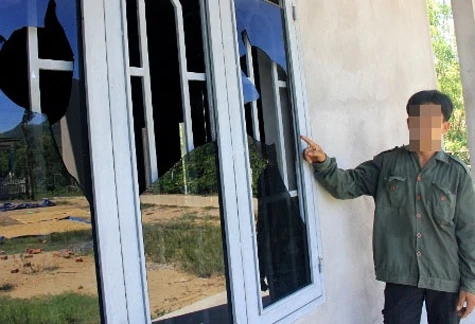 Nghe tin đồn phu trầm trúng tiền tỉ, giang hồ ùn ùn kéo đến xin tiền 'uống nước' ảnh 1